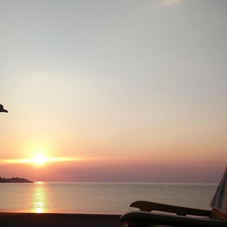 Beach House Emme ปาเลออน ซิฟลิคิออน ภายนอก รูปภาพ