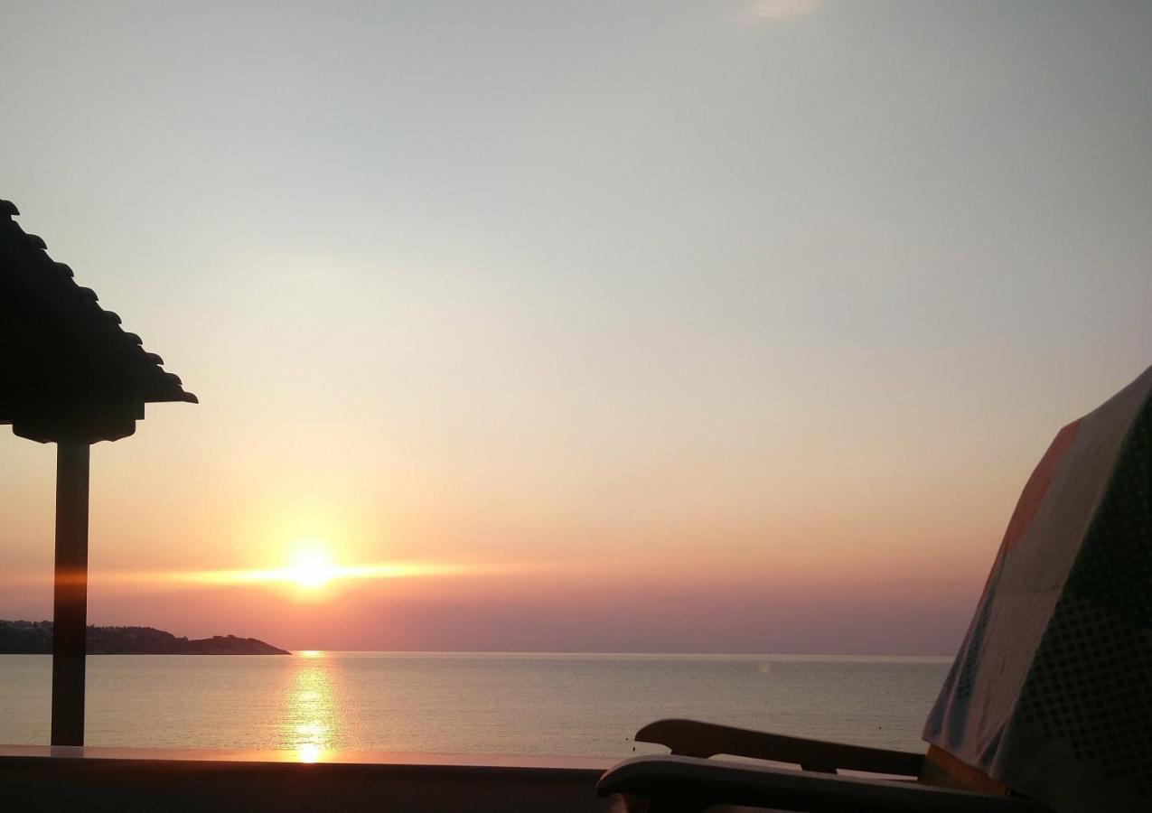 Beach House Emme ปาเลออน ซิฟลิคิออน ภายนอก รูปภาพ